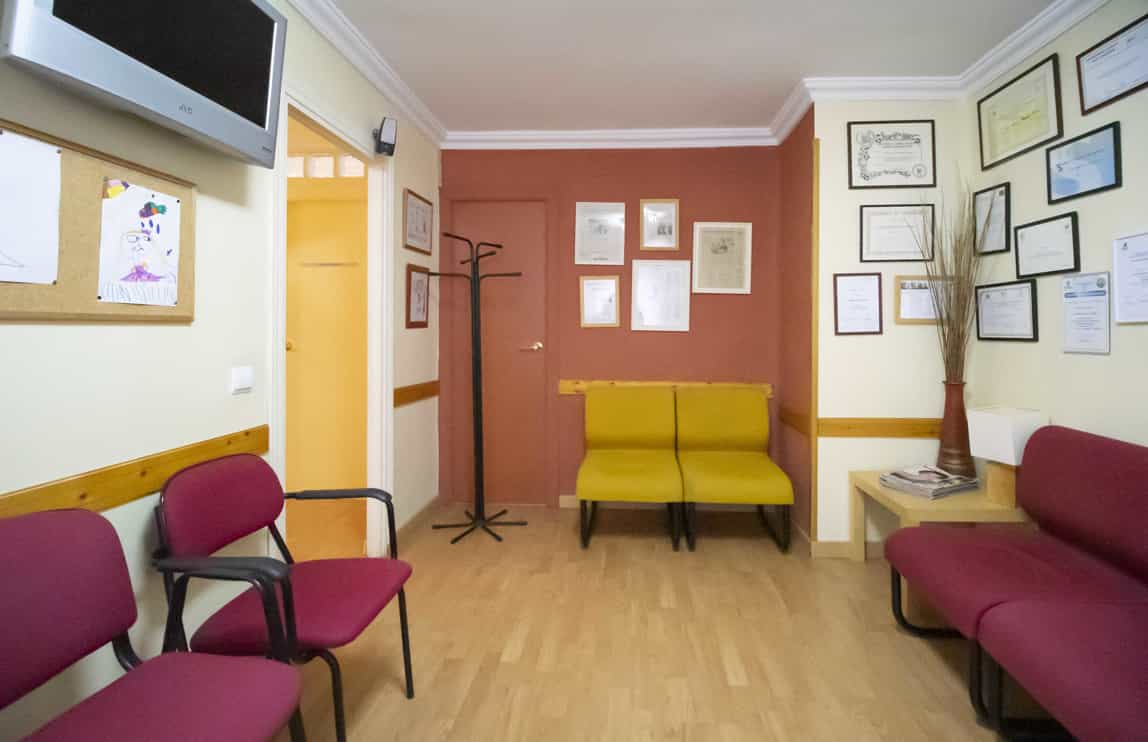 Instalaciones Alergólogo Sala de espera otra vista